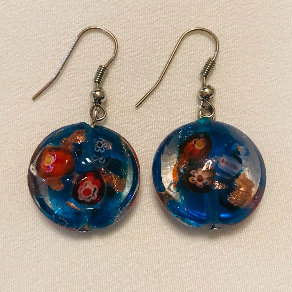 🔆$5 w/purchase🔆 Floral blue glass bead earrings!